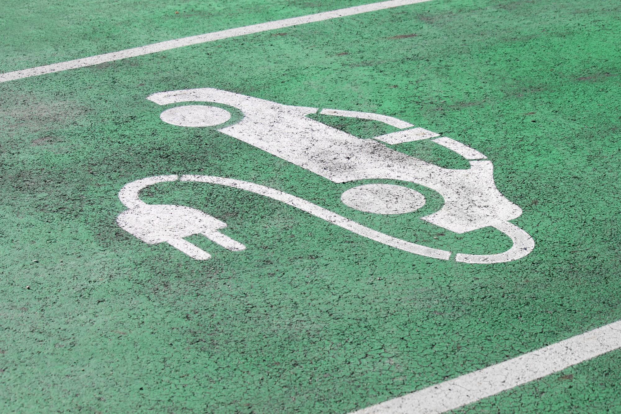 New York City plans to add 50,000 electric car chargers throughout the city.